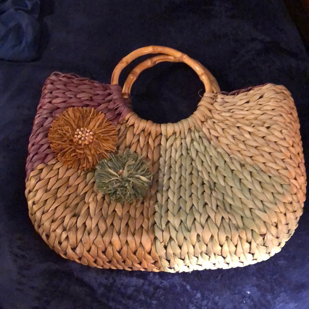 Multi color straw bag w/ flower and bead accents.